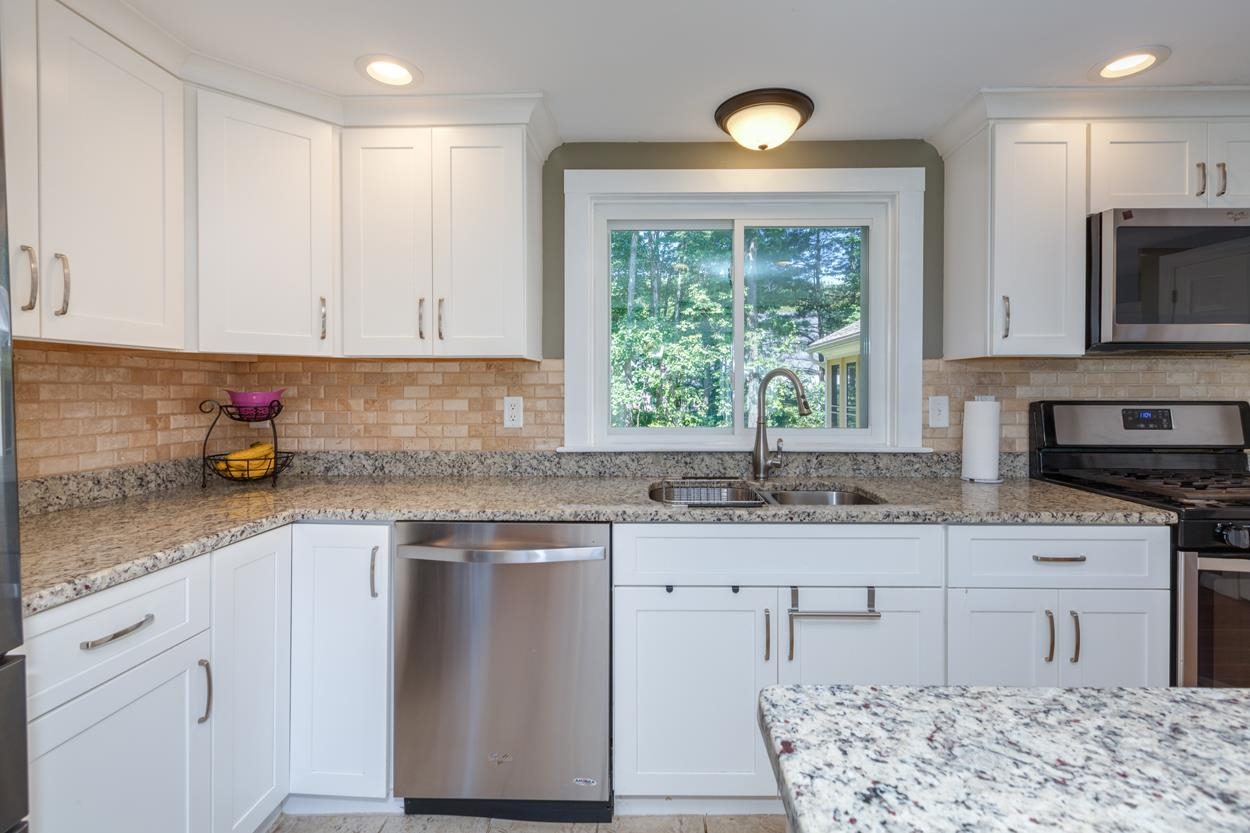 59 Knox Road Bow, NH 03304 - Photo 4 of 40 Gallery Image 4