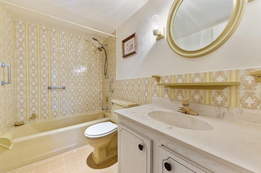 1124 Northwest 13th Street, Unit 114A Boca Raton, FL 33486 - Photo 10 of 15 10_1124-NW-13th-St_114A_8_Bathroom_Web