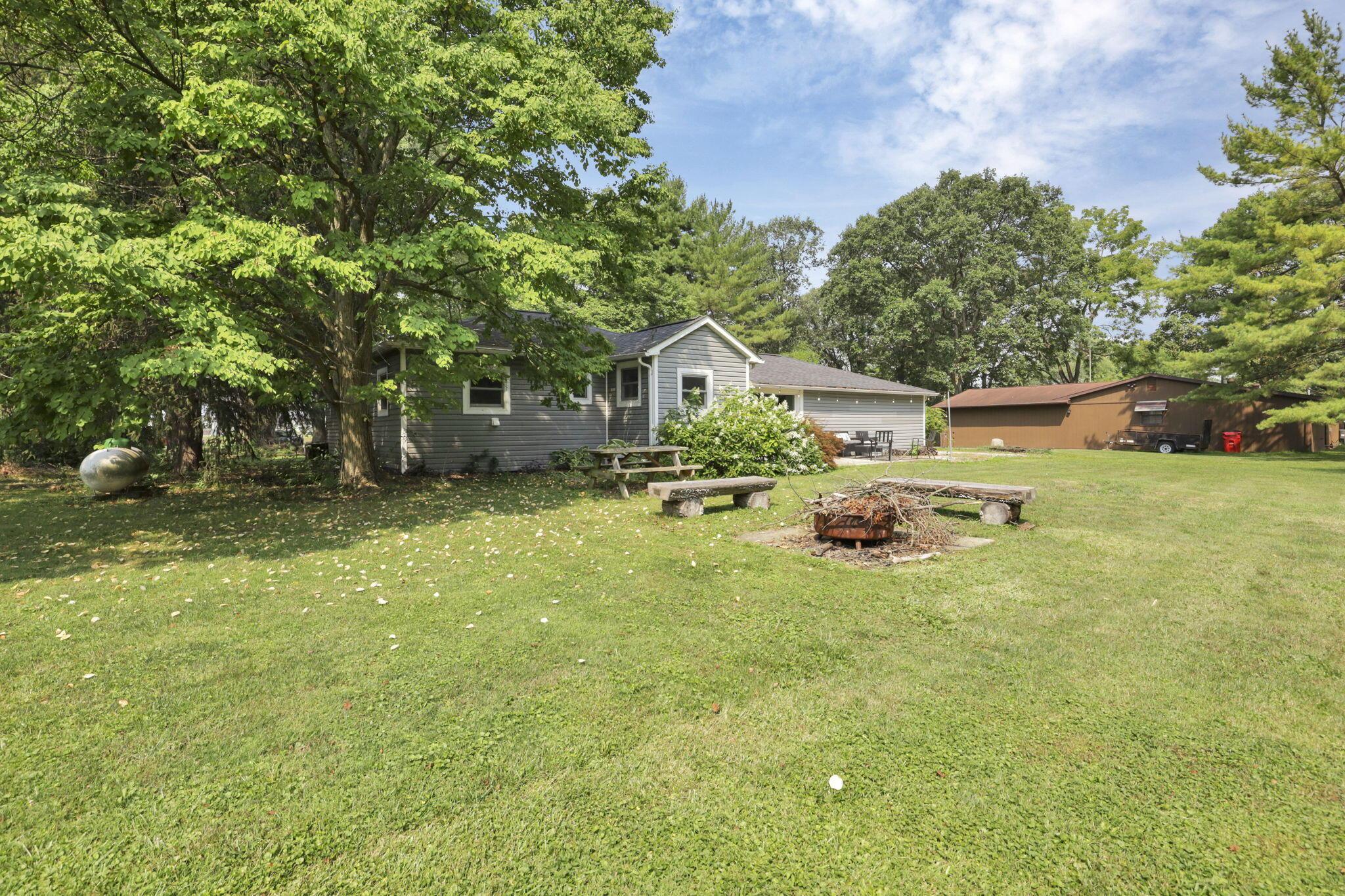 930 Hibbs Road Grove City, OH 43123 - Photo 31 of 45 Fire pit