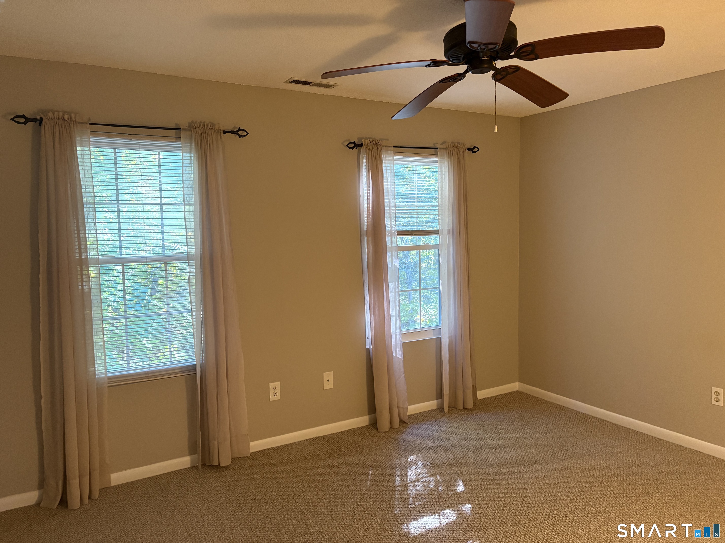 229 Branford Road, Unit 528 North Branford, CT 06471 - Photo 21 of 30 Living Room