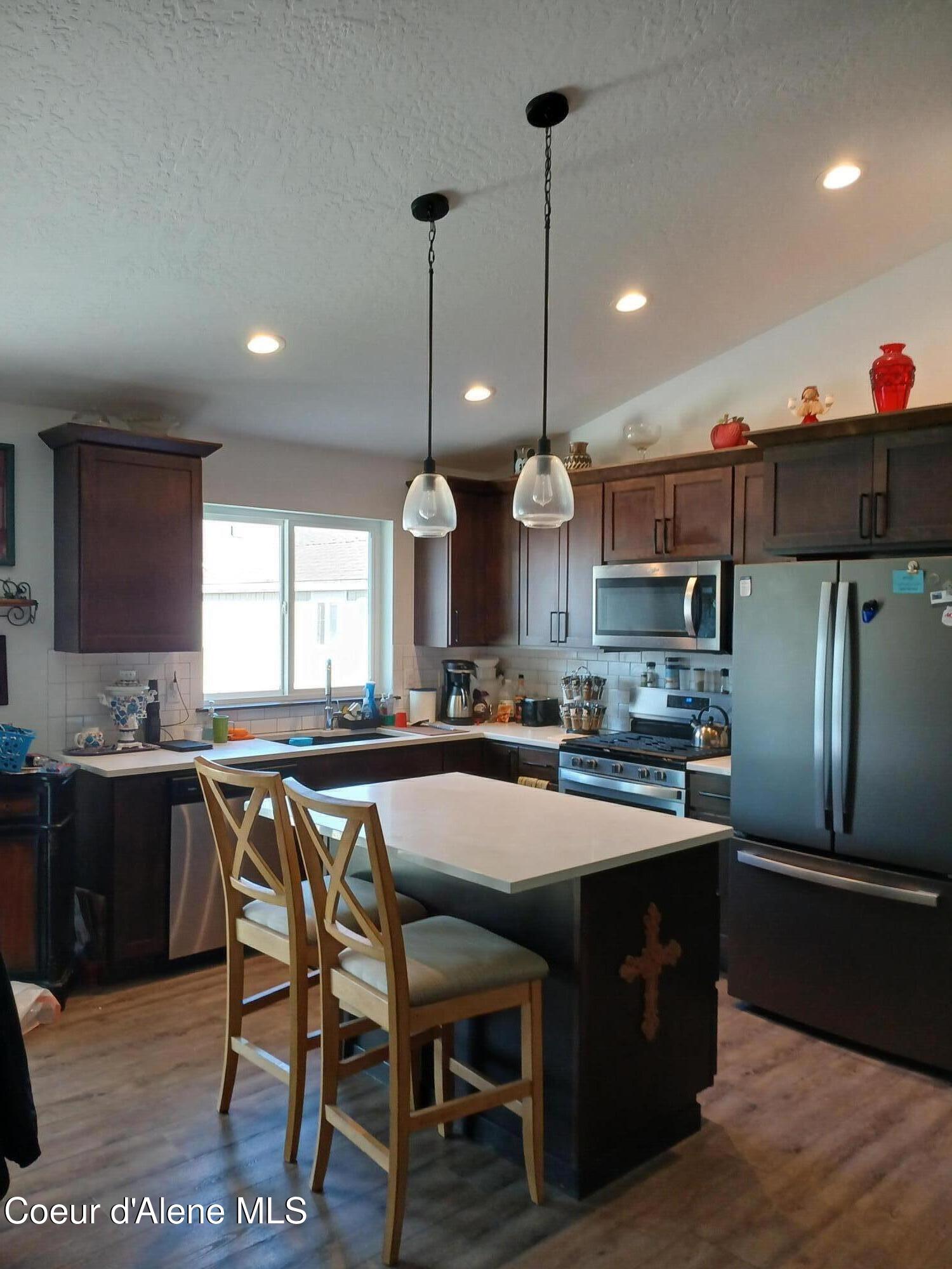 8283 West Splitrail Avenue Rathdrum, ID 83858 - Photo 2 of 6 kitchen