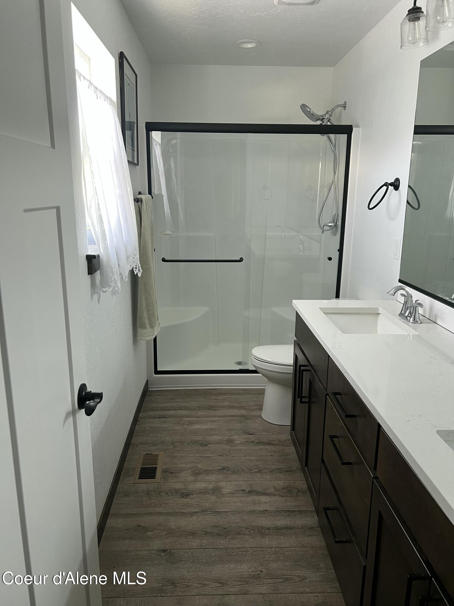 8283 West Splitrail Avenue Rathdrum, ID 83858 - Photo 4 of 6 master bathroom