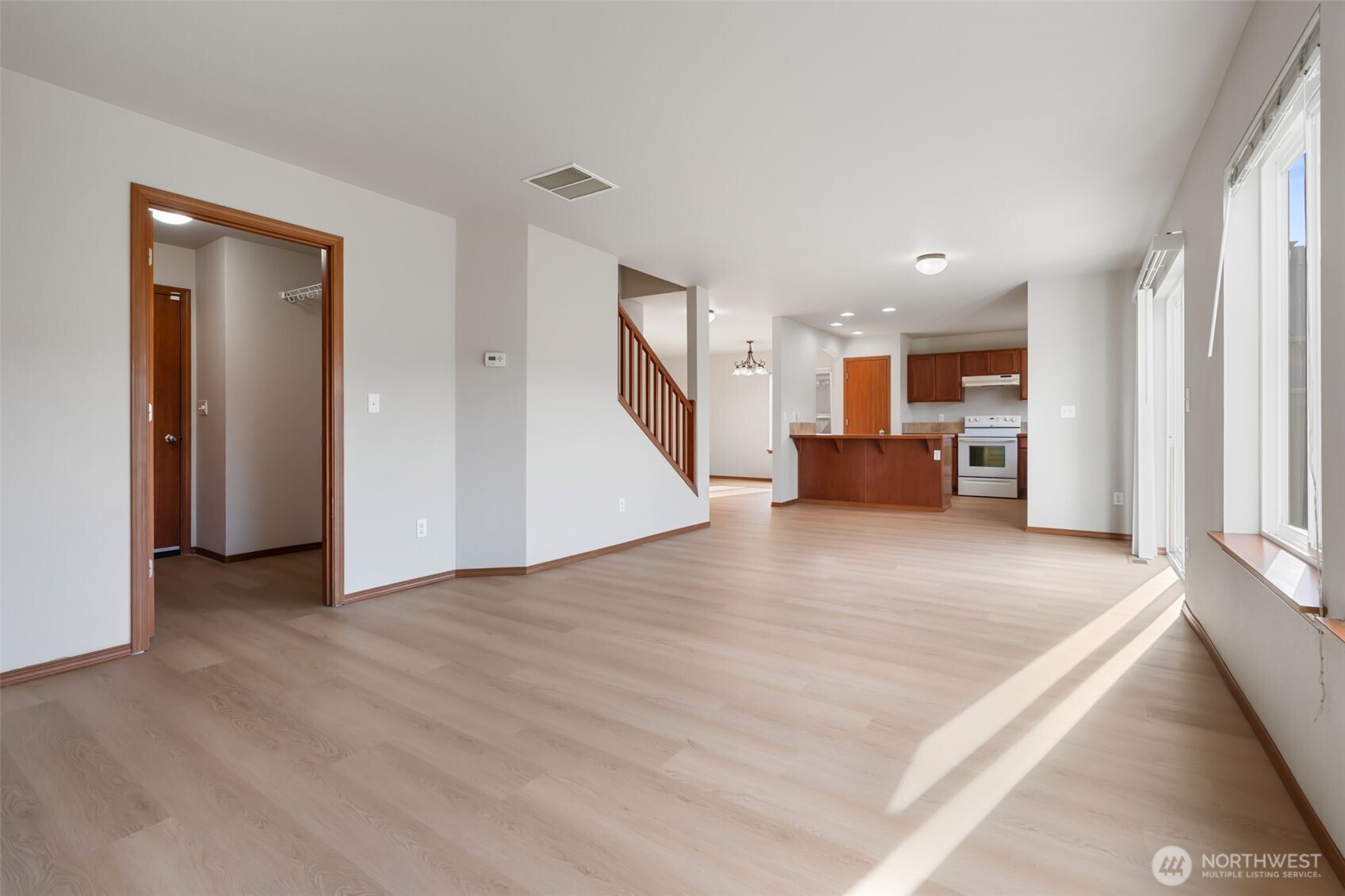 116 Goldmyer Drive Chehalis, WA 98532 - Photo 19 of 38 a view of a livingroom with furniture and an entryway