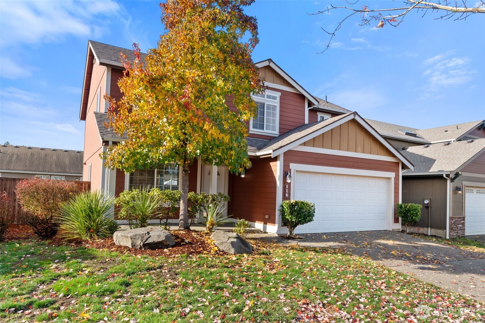 116 Goldmyer Drive Chehalis, WA 98532 - Photo 2 of 38 a front view of a house with garden