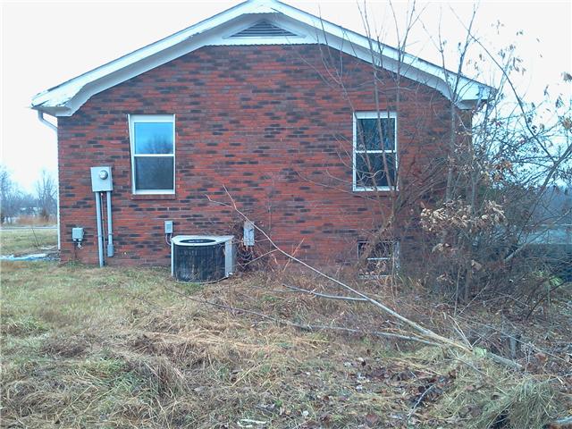 262 George Akins Road Westmoreland, TN 37186 - Photo 3 of 4 Side view