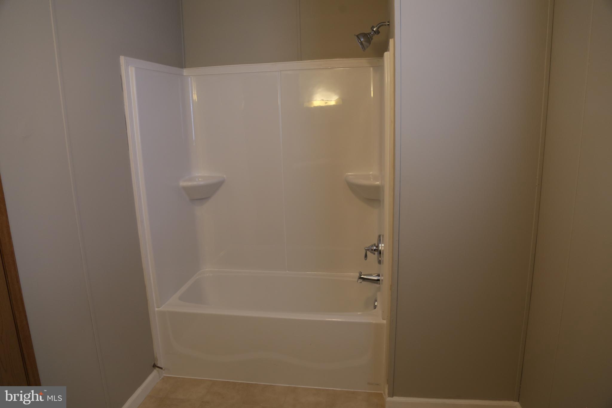 1412 Sandhill Road, Unit 11 Lebanon, PA 17046 - Photo 8 of 14 New Tub