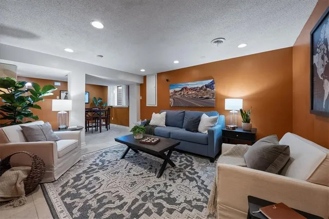 $340,000 | 916 Witch Hollow, Gardner, KS 66030