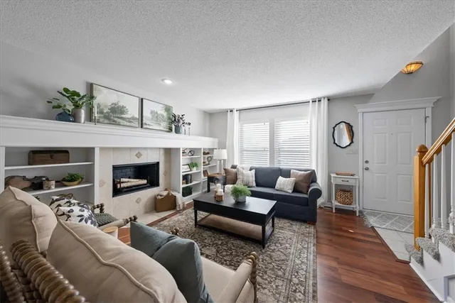 $340,000 | 916 Witch Hollow, Gardner, KS 66030