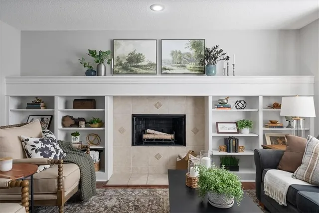 $340,000 | 916 Witch Hollow, Gardner, KS 66030