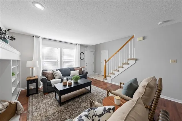 $340,000 | 916 Witch Hollow, Gardner, KS 66030