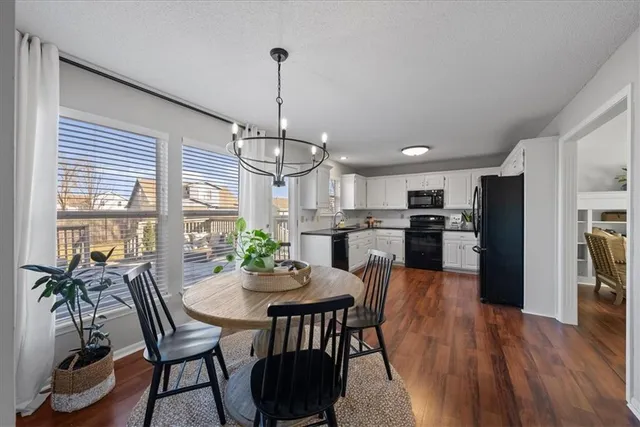 $340,000 | 916 Witch Hollow, Gardner, KS 66030