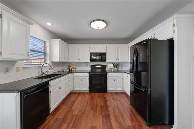 $340,000 | 916 Witch Hollow, Gardner, KS 66030