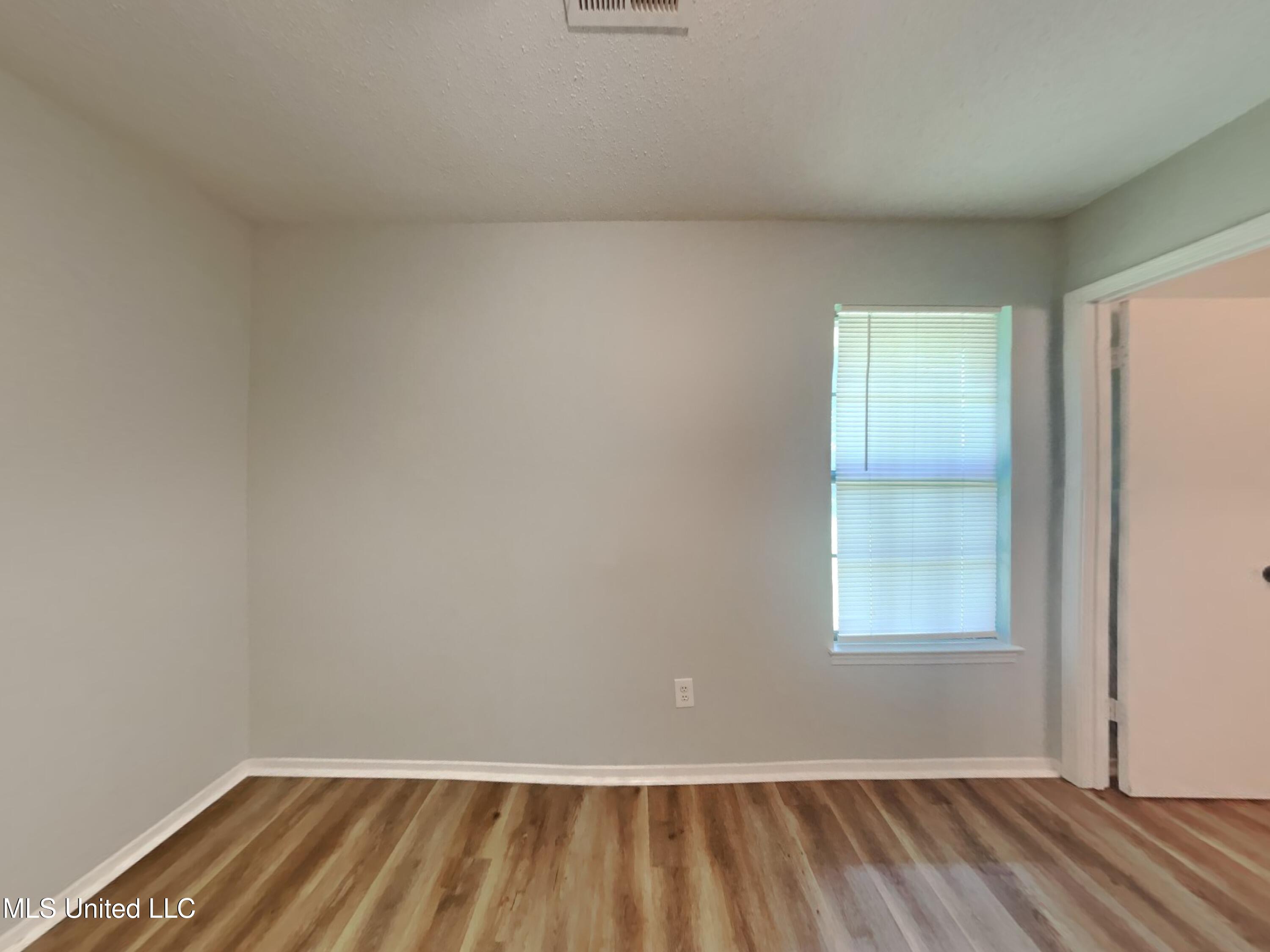 6185 Sandhurst Road Horn Lake, MS 38637 - Photo 6 of 22 5_Image_4sip7bdaro