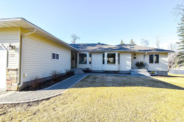 $450,000 | 1217 Taft Street East, Thief River Falls, MN 56701