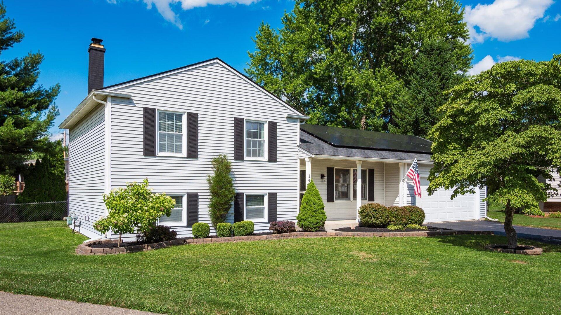 143 Rae Court Heath, OH 43056 - Photo 1 of 42 01-z 143 Rae072