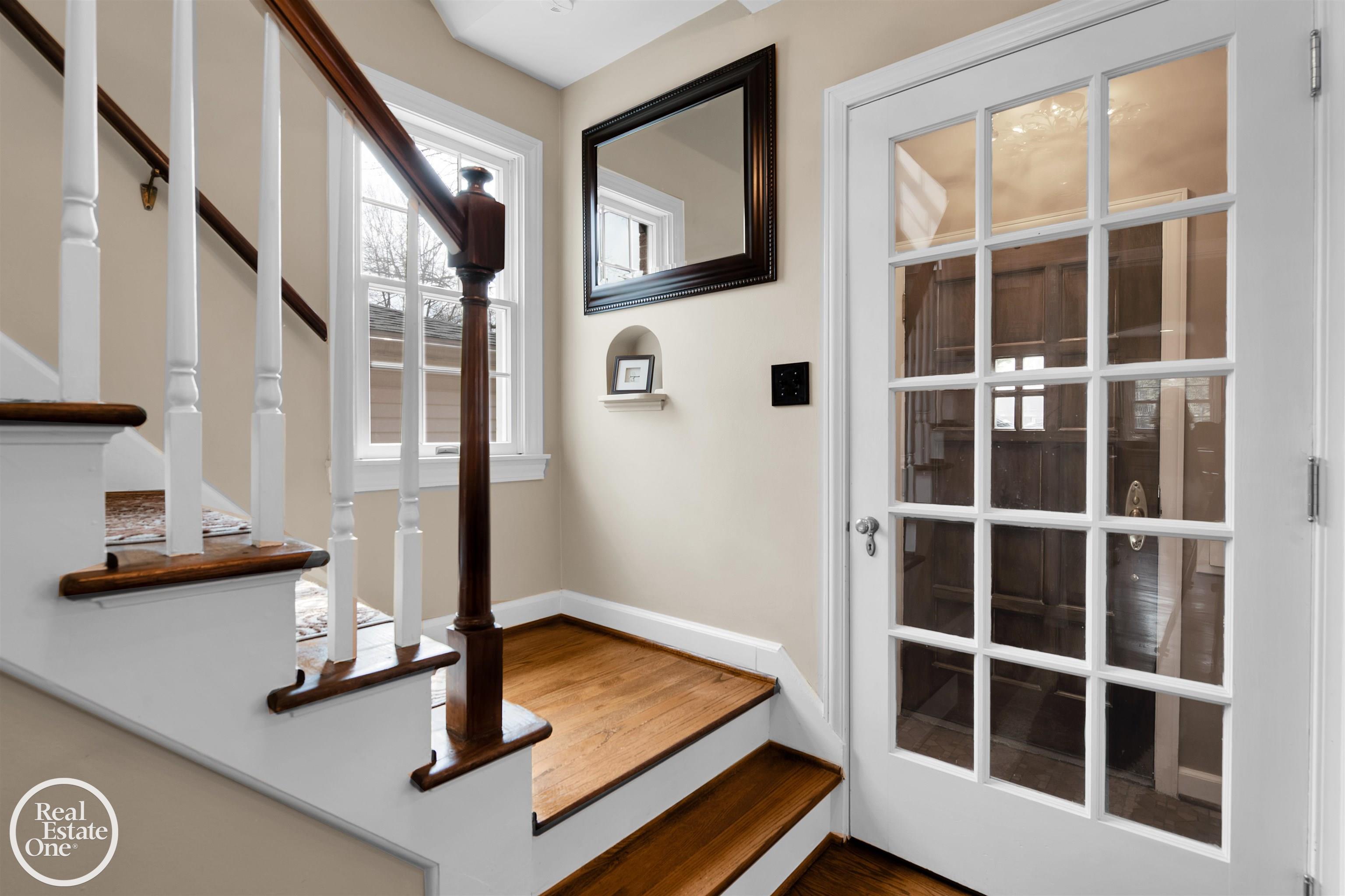 692 Hawthorne Road Grosse Pointe, MI 48236 - Photo 8 of 33 50138273-30b3dd3d-6039-4218-99c0-5f86c233ea9c.JPG