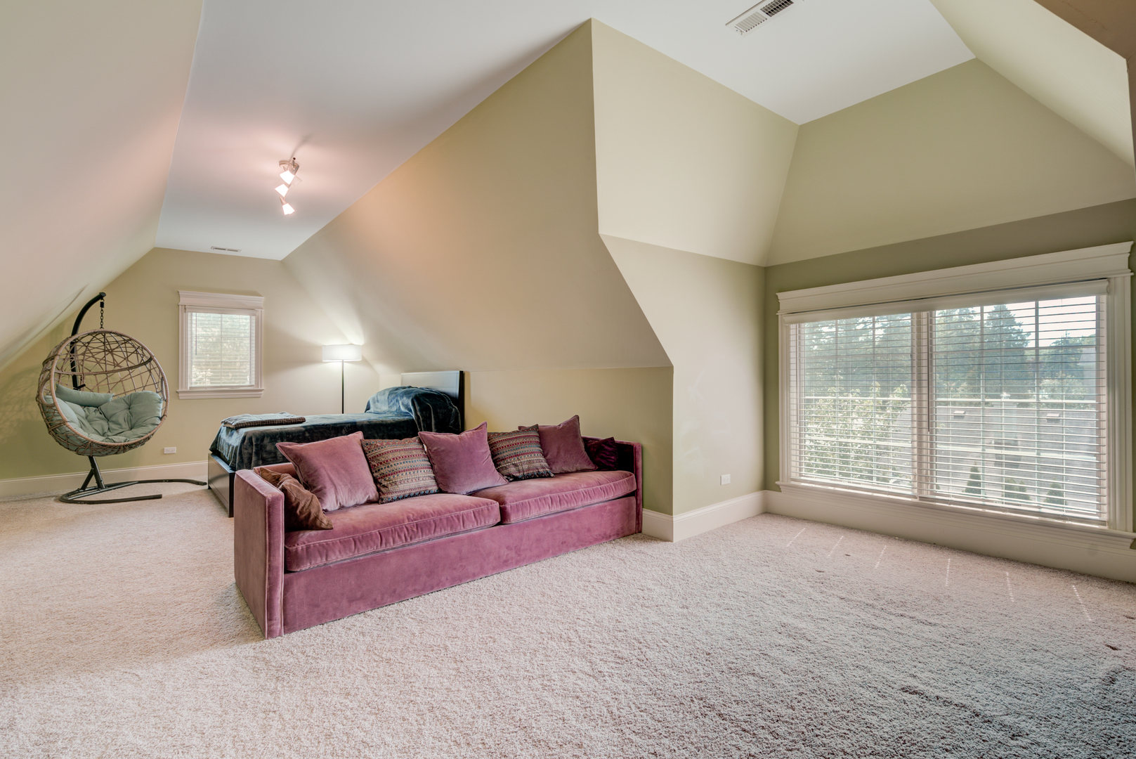 4436 Roslyn Road Downers Grove, IL 60515 - Photo 20 of 30 a living room with furniture and a large window