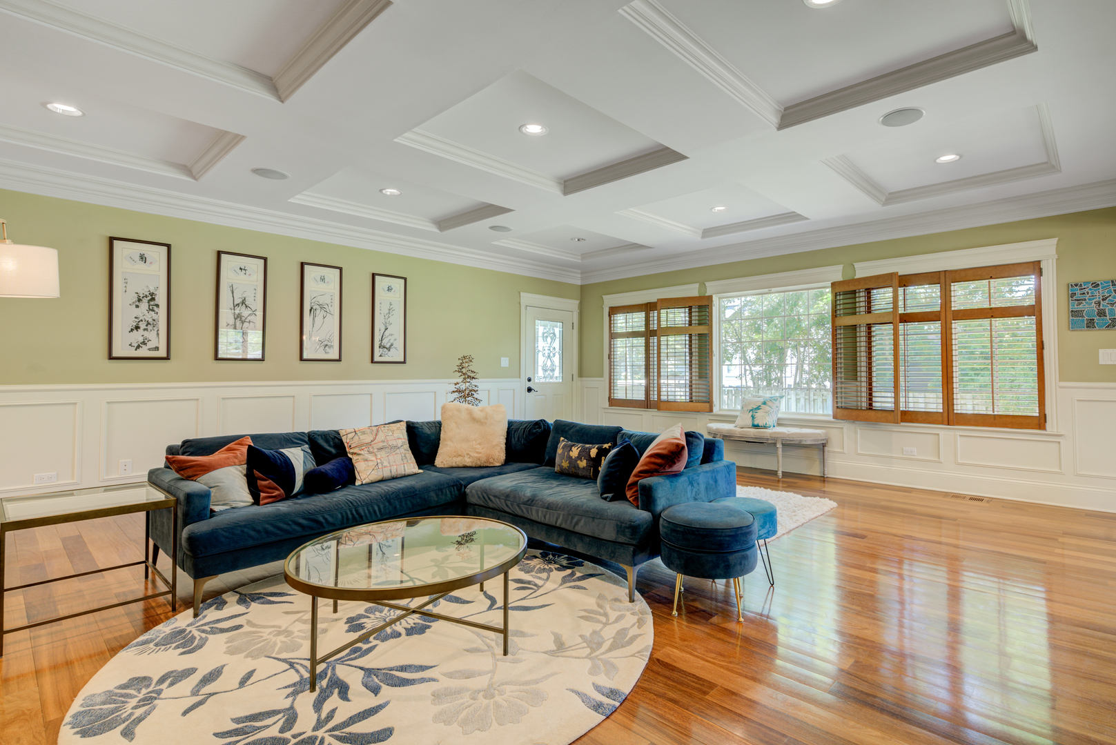 4436 Roslyn Road Downers Grove, IL 60515 - Photo 5 of 30 a living room with furniture and a large window