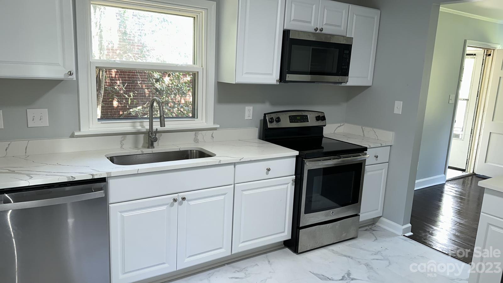 4127 Tillman Road Charlotte, NC 28208 - Photo 6 of 11 Gallery Image 6