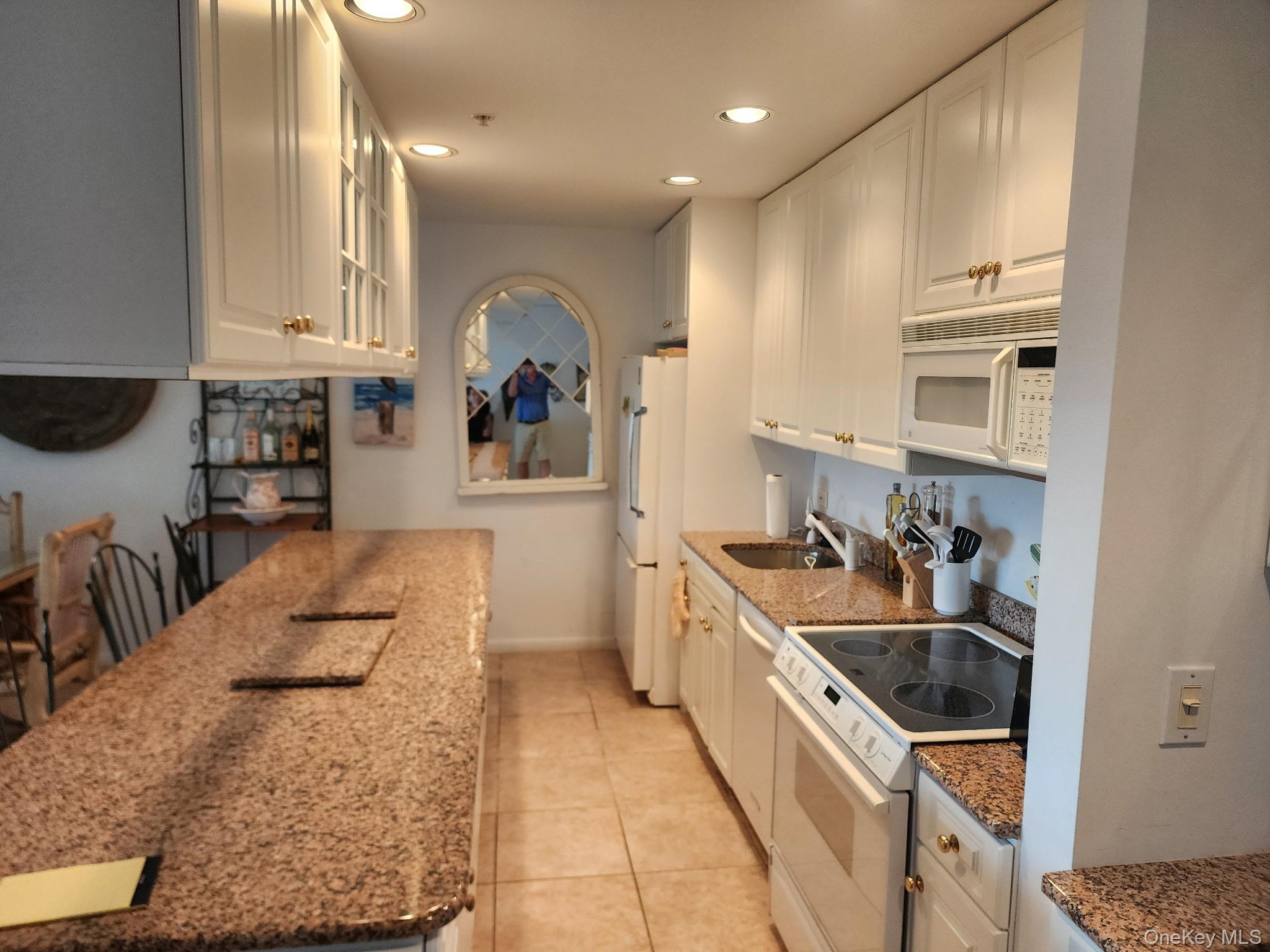 260 Dune Road, Unit 79 Westhampton Beach, NY 11978 - Photo 5 of 9