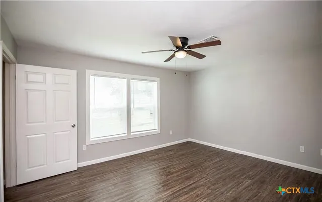 $1,350 | 2003 Woodlawn Street, Unit FRONT, Victoria, TX 77901