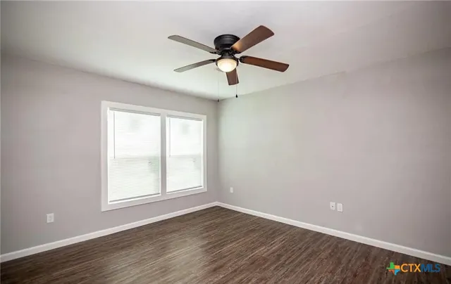 $1,350 | 2003 Woodlawn Street, Unit FRONT, Victoria, TX 77901