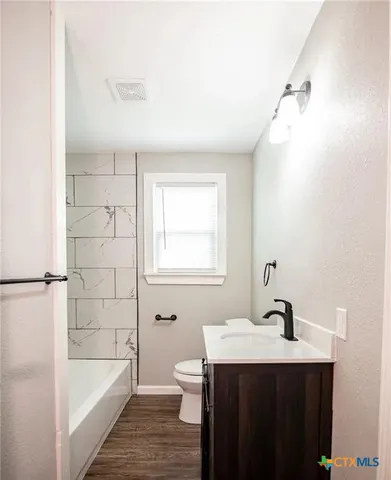 $1,350 | 2003 Woodlawn Street, Unit FRONT, Victoria, TX 77901