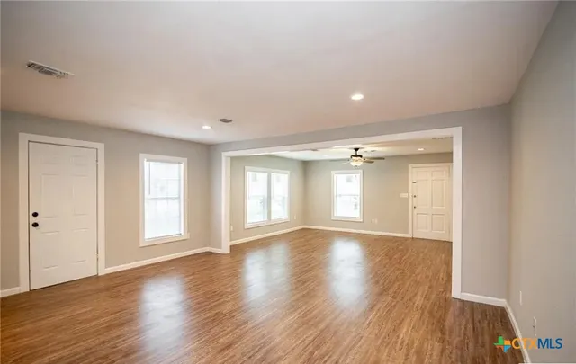 $1,350 | 2003 Woodlawn Street, Unit FRONT, Victoria, TX 77901