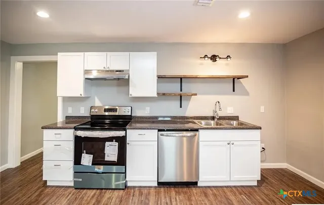 $1,350 | 2003 Woodlawn Street, Unit FRONT, Victoria, TX 77901