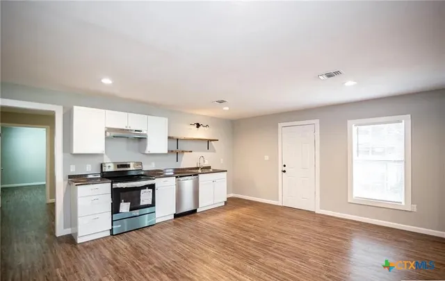 $1,350 | 2003 Woodlawn Street, Unit FRONT, Victoria, TX 77901