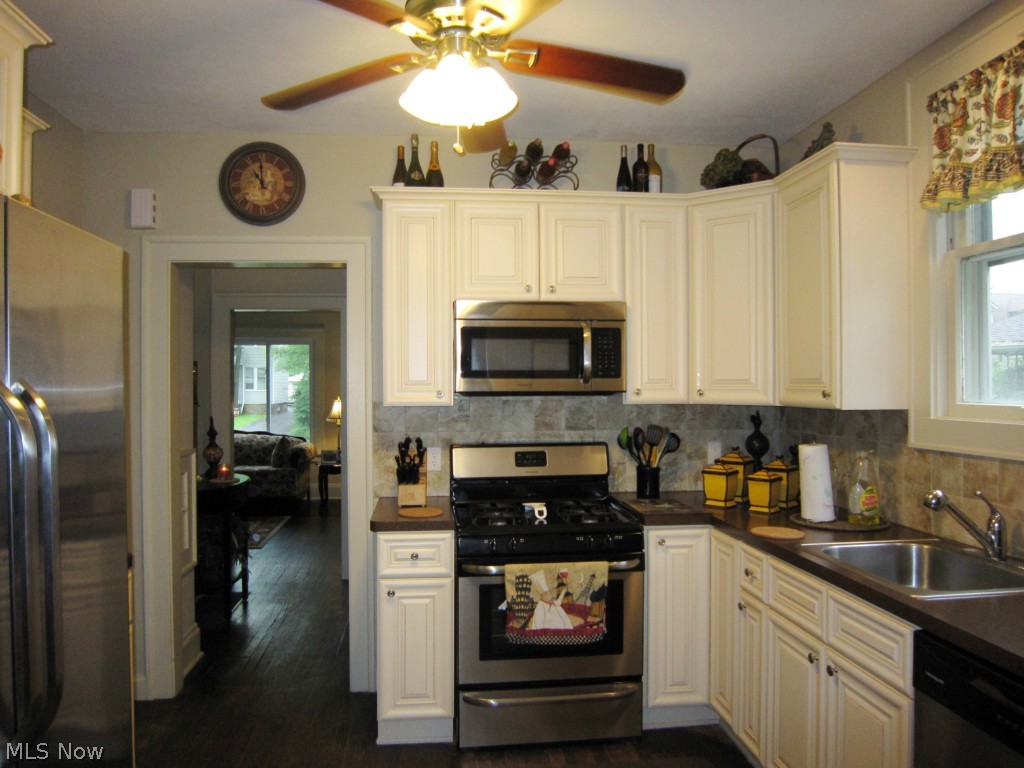 3247 Clarendon Road Cleveland, OH 44118 - Photo 7 of 18 Gallery Image 7