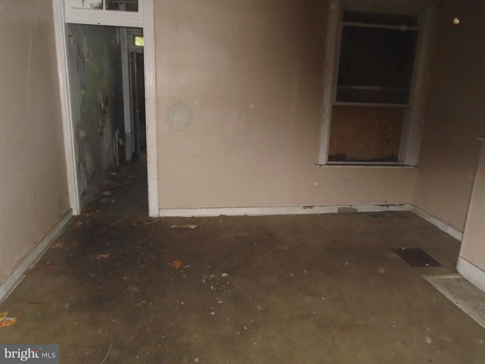 705 Appleton Street Baltimore, MD 21217 - Photo 4 of 9 Interior (General)