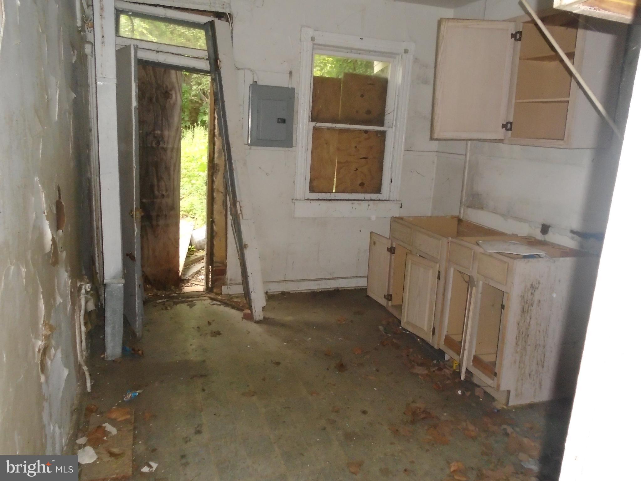 705 Appleton Street Baltimore, MD 21217 - Photo 5 of 9 Interior (General)
