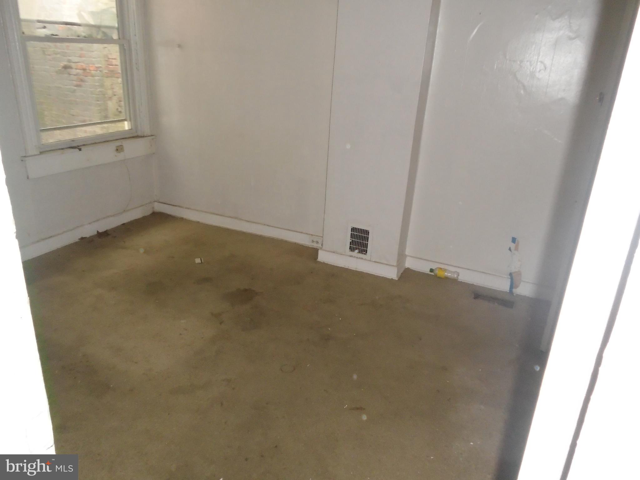 705 Appleton Street Baltimore, MD 21217 - Photo 7 of 9 Interior (General)