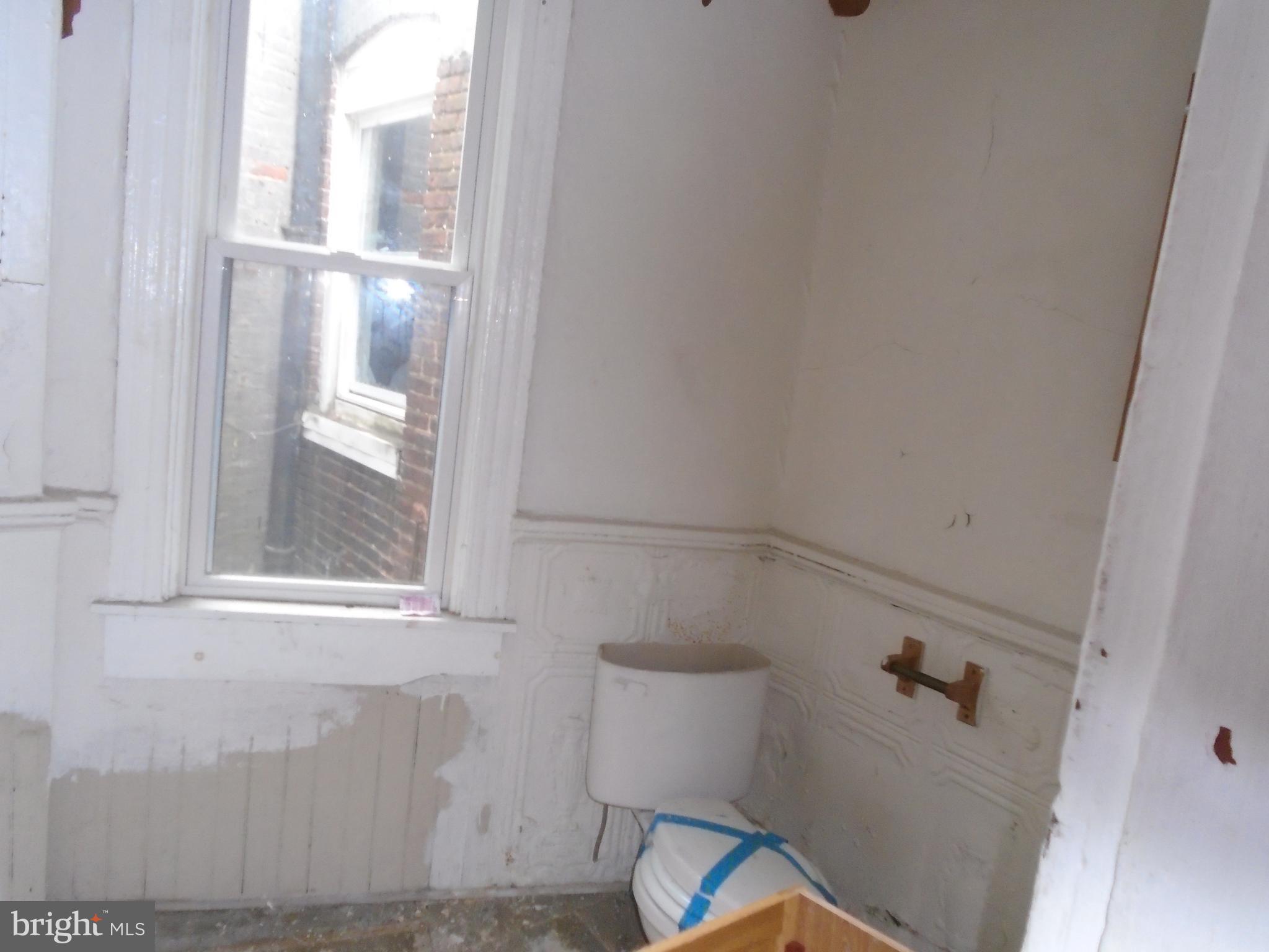 705 Appleton Street Baltimore, MD 21217 - Photo 8 of 9 Interior (General)