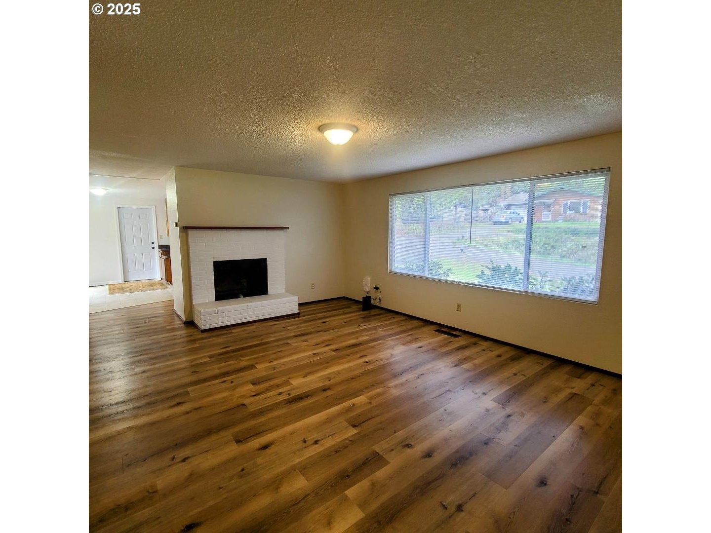 57178 Gladewood Road Coquille, OR 97423 - Photo 11 of 29 Living Room