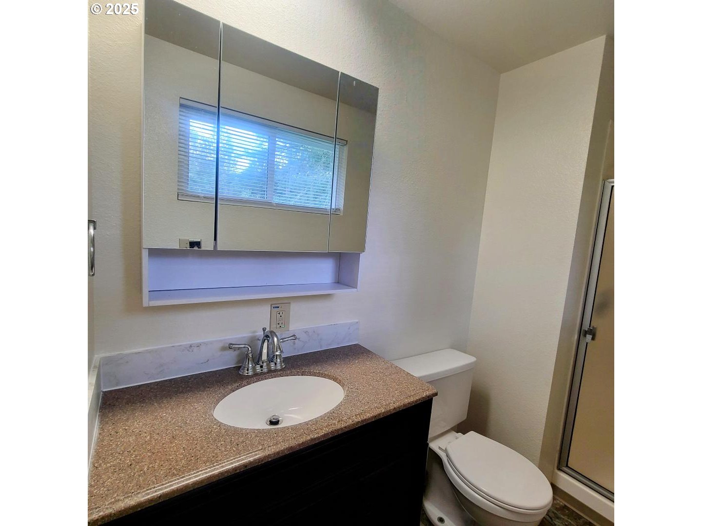 57178 Gladewood Road Coquille, OR 97423 - Photo 17 of 29 Bathroom, Attached