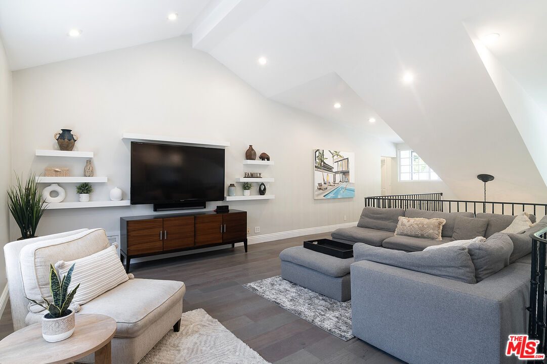 4054 Stone Canyon Avenue Sherman Oaks, CA 91403 - Photo 39 of 75