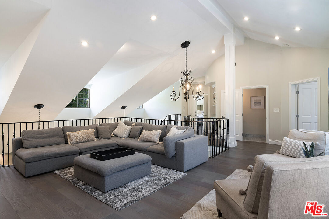 4054 Stone Canyon Avenue Sherman Oaks, CA 91403 - Photo 40 of 75