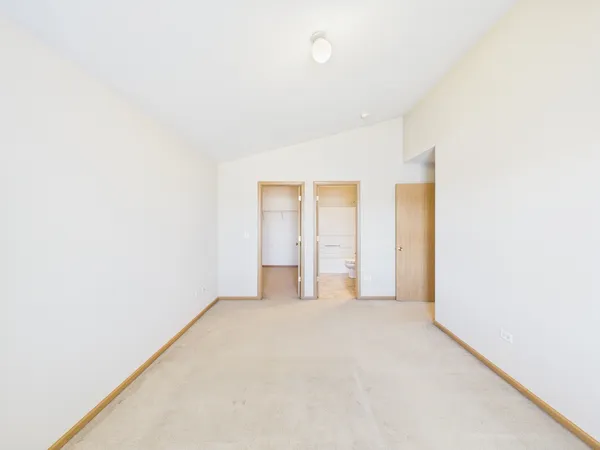 $1,900 | 917 Silverstone Drive, Unit 917, Carpentersville, IL 60110