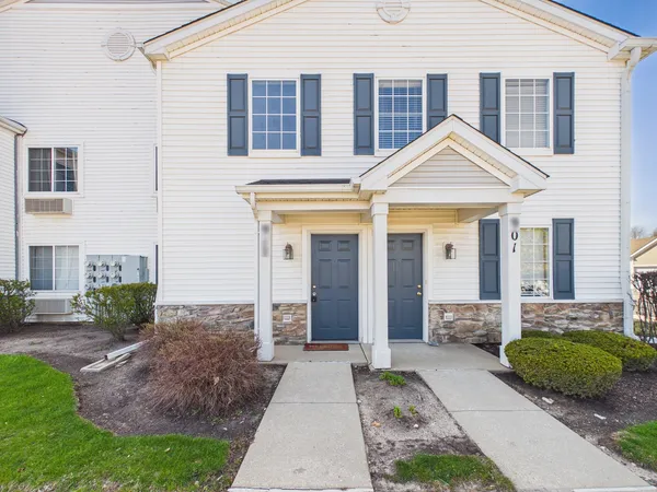 $1,900 | 917 Silverstone Drive, Unit 917, Carpentersville, IL 60110