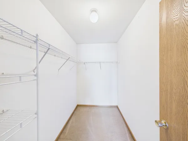 $1,900 | 917 Silverstone Drive, Unit 917, Carpentersville, IL 60110