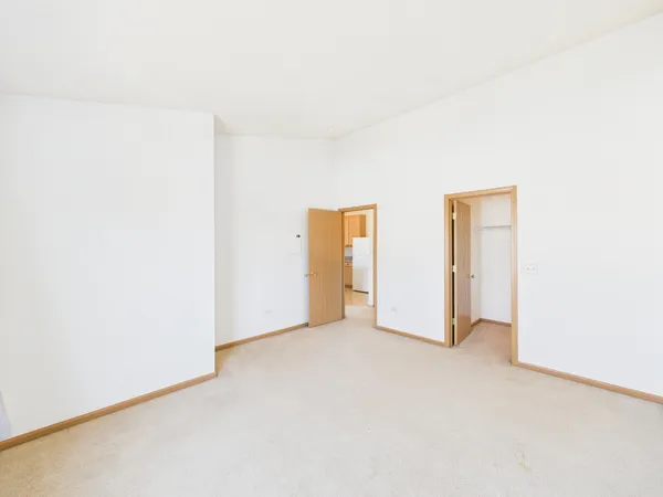 $1,900 | 917 Silverstone Drive, Unit 917, Carpentersville, IL 60110