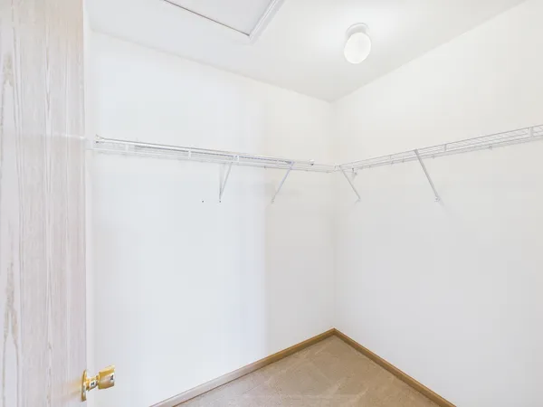 $1,900 | 917 Silverstone Drive, Unit 917, Carpentersville, IL 60110