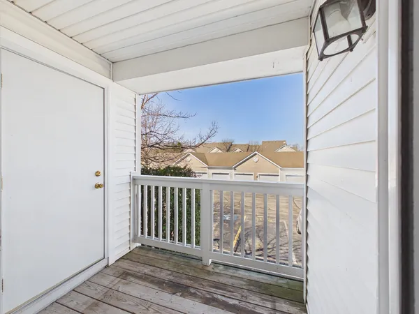 $1,900 | 917 Silverstone Drive, Unit 917, Carpentersville, IL 60110