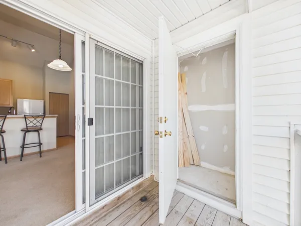 $1,900 | 917 Silverstone Drive, Unit 917, Carpentersville, IL 60110