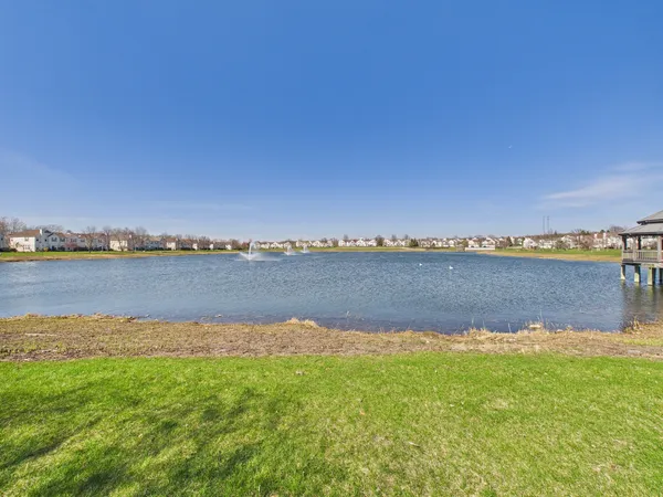 $1,900 | 917 Silverstone Drive, Unit 917, Carpentersville, IL 60110