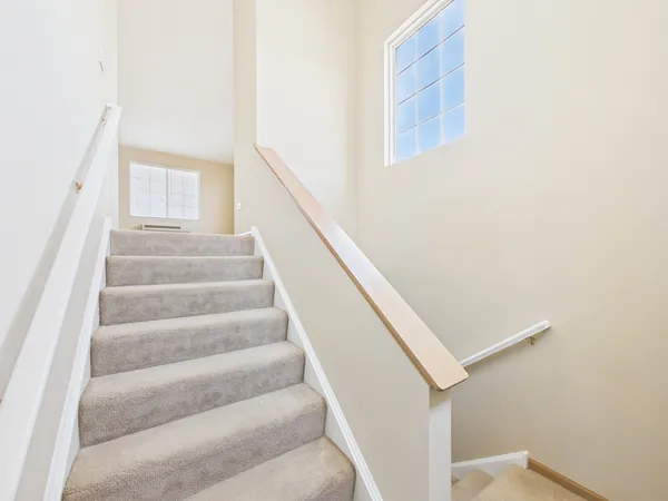 $1,900 | 917 Silverstone Drive, Unit 917, Carpentersville, IL 60110