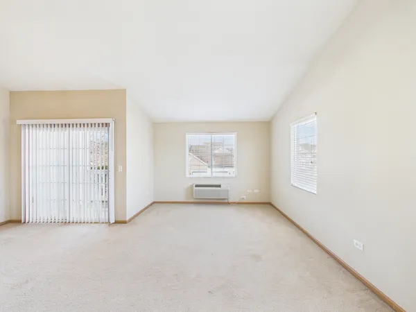 $1,900 | 917 Silverstone Drive, Unit 917, Carpentersville, IL 60110