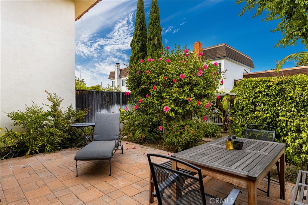 96 Seton Road Irvine, CA 92612 - Photo 13 of 35 a backyard of a house with table and chairs